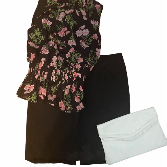 Black mini pencil skirt with pleats and pockets - Picture 2 of 5